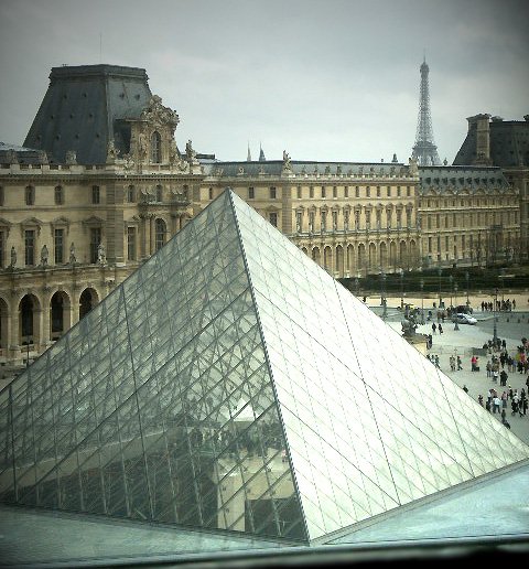 Louvre-outer-courtyard2